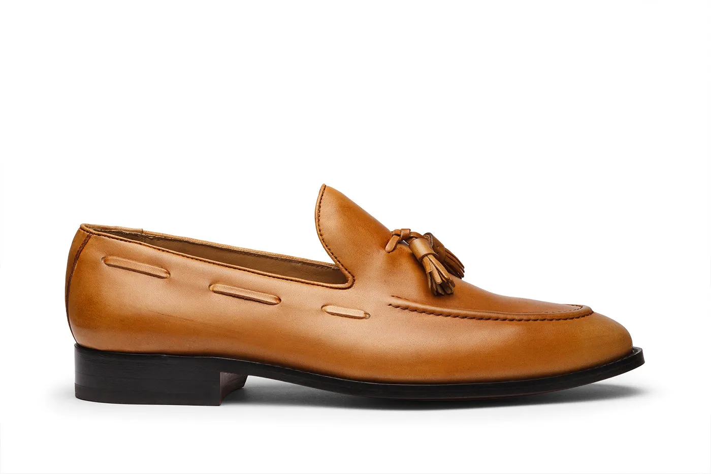 Tassel Loafer with cording stitch on the vamp and ornamental side lacing